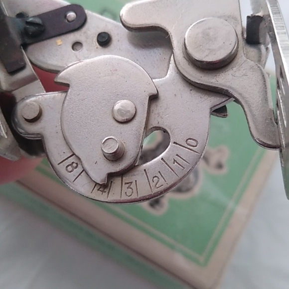 Vintage Ruffler for Sewing Machine - Picture 4 of 4